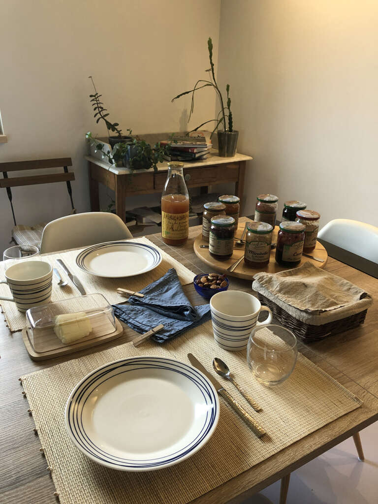 la-maison-de-lydie-swiftelodge-chambres-dhôtes-monts-darrée-finistère-bretagne-maison-petit-dejeuner