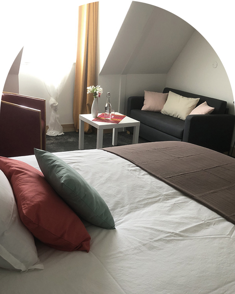 la-maison-de-lydie-swiftelodge-chambres-dhôtes-monts-darrée-finistère-bretagne-maison-chambre-la-drennec