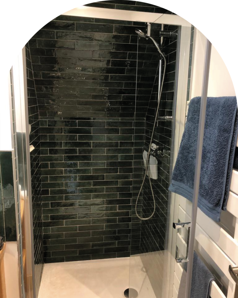 la-maison-de-lydie-swiftelodge-chambres-dhôtes-monts-darrée-finistère-bretagne-maison-salle-de-bain-etage